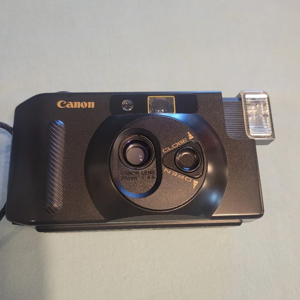 Vintage Canon Snappy-S 35 mm Film Camera, Fully Automatic Point and Shoot.